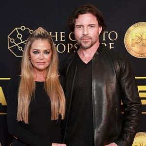 Denise Richards wirft Ex vor, Hund eingeschläfert zu haben