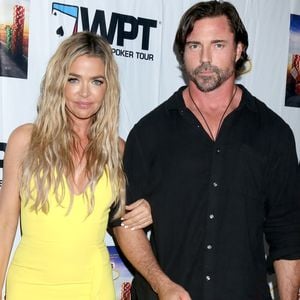 Denise Richards' Ex Aaron äußert sich zu seiner Verhaftung