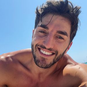 Unangenehme Sprüche? Bachelor Dennis fällt bei Fans durch