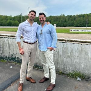 Partnerlook: Dennis Gries und Sebastian hängen zusammen ab!