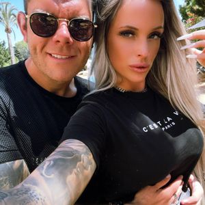 Mit SM-Ring: Dennis Schick teilt erste Turtelpics mit Jenny