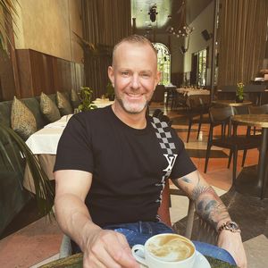Dennis Uitz, Unternehmer