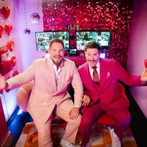 Neue Show "Schäm dich Reich!" mit Wolter-Zwillingen startet