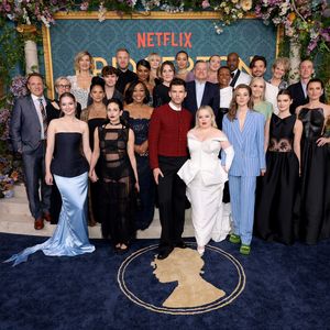 So schön strahlen die Stars auf der "Bridgerton"-Premiere