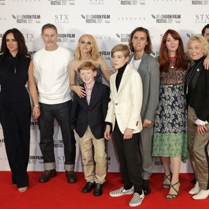 Mit gesamtem Cast: Kristen Stewart feiert "Spencer"-Premiere