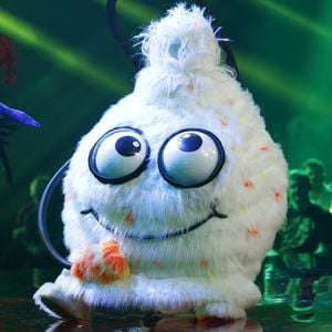 Ist der "The Masked Singer"-Wuschel in Wahrheit ein Riese?