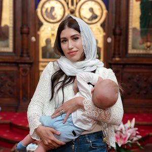 Diana June stolz: Sohnemann Adrian ganz traditionell getauft