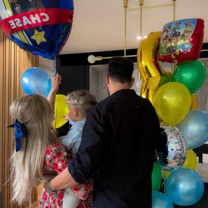 Dritter Geburtstag: Diana June feiert mit Sohn und Verlobtem