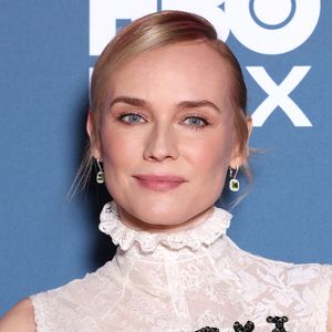 Diane Kruger bezaubert in einem weißen Spitzenminikleid