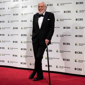 Dick Van Dyke (99) sagt krankheitsbedingt Comedy-Auftritt ab