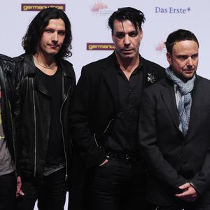 Hoppla! Sind diese Beach Boys wirklich Rammstein?