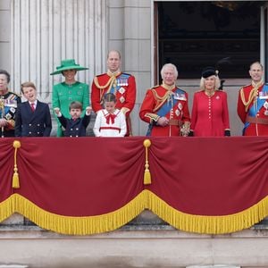 Trooping the Colour: Die Royals versammeln sich auf Balkon!