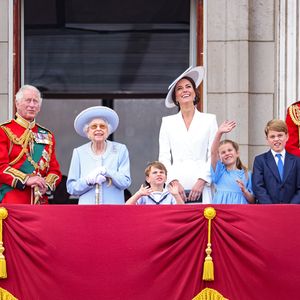 Trooping the Colour: Deshalb trugen so viele Royals Blau!
