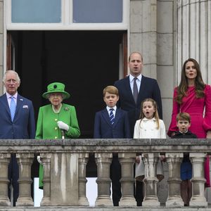 Schlechter Gesundheitszustand: Royal Family fährt zur Queen