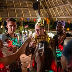 Fette Party: Der Kandidat Felix feiert bei DSDS Geburtstag