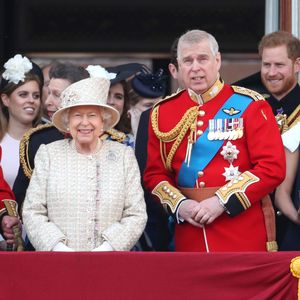 "Der Schwächere": Queen Elizabeth beschützte Prinz Andrew!