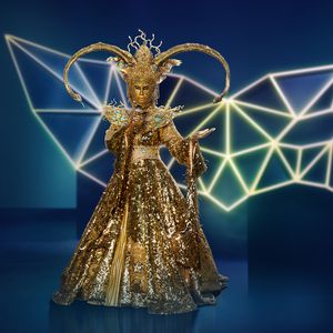 Schwerstes "Masked Singer"-Kostüm: Göttin brauchte Helfer!