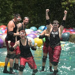 Legendäre Prüfung: Die Dschungelcamper rasieren komplett!