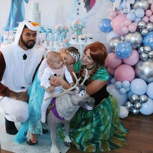 Zum Geburtstag: Mia Rose Harrison bekommt "Frozen"-Party