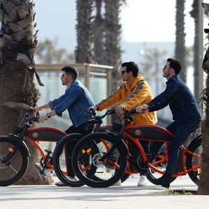 Radeln die Jonas Brothers hier für ihr neues Musikvideo?