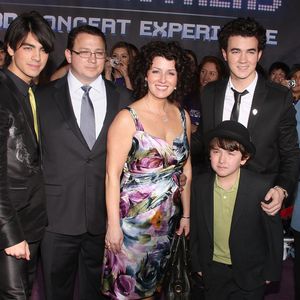 Krebs-Leid bei Jonas Brothers: So hielt die Familie zusammen