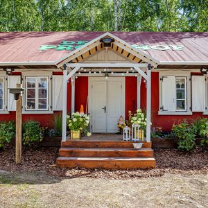 Pretty in Pink: Reality-TV-Urgestein rückt im Promihof nach