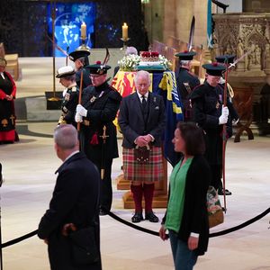 Alle Kinder der Queen (†96) halten Mahnwache an ihrem Sarg