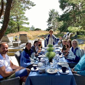 Alle an einem Tisch: Sommergrüße von den norwegischen Royals