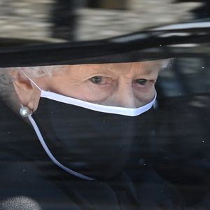 Prinz Philips Beerdigung: Die ersten Bilder von der Queen!