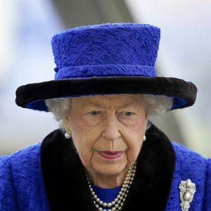 Trooping the Colour für die Queen startet mit Zwischenfall!