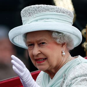 Mit dem Heli: Die Queen fliegt zu ihrem Urenkel Prinz Louis!