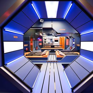 Ab ins Weltall! Erste Fotos von "Promi Big Brother" 2021