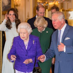 Prinz Philip in Klinik: Queen wird von Familie aufgefangen