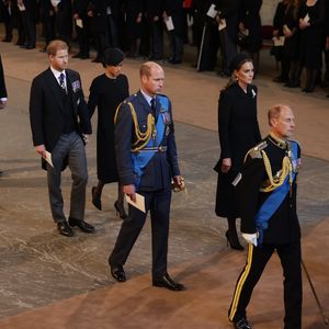 Nach Gottesdienst für Queen: Prinz Harry hält Meghans Hand