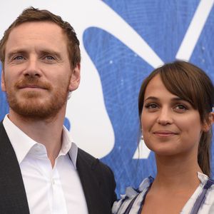 Michael Fassbender & Alicia Vikander wieder mit Baby on Tour