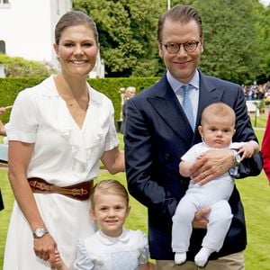 Warum so böse? Prinz Oscar schmollt drollig an Mamas B-Day