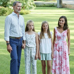 Feliz Navidad: Spaniens Prinzessinnen grüßen im Xmas-Look!