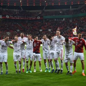 Nach Karate-Kick: Das Netz nimmt Thomas Müller auf den Arm!