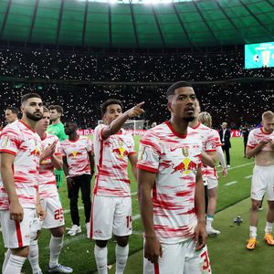 Schock beim DFB-Pokal: Ehrung wegen Notfall unterbrochen!