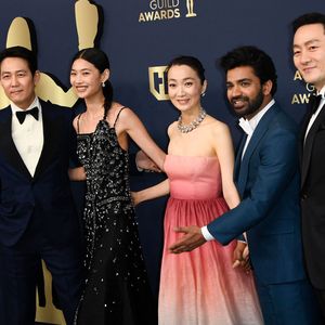 "Squid Game"-Darsteller posieren für ihre ersten SAG Awards