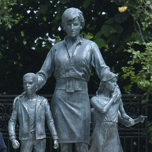 War dieses Foto die Vorlage für Prinzessin Dianas Denkmal?