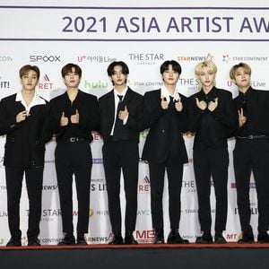 Die Stray-Kids-Mitglieder Bang Chan, Seungmin, Hyunjin, I.N, Felix, Han, Changbin und Lee Know