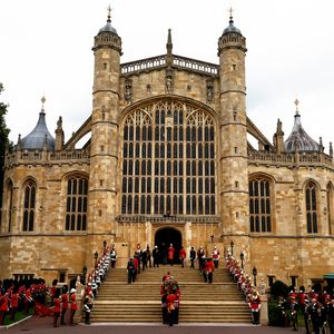 Intimer Gottesdienst: Sarg der Queen erreicht Windsor Castle