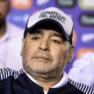 Sofort gefeuert: Bestatter schoss Foto mit Maradonas Leiche