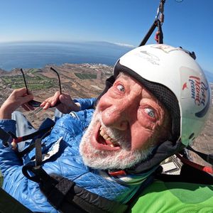 Wow: Didi Hallervorden geht mit 86 noch zum Paragliding