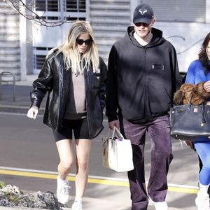 Babybauch versteckt? Loris Karius mit Freundin unterwegs