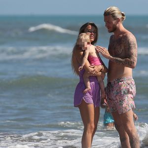 Loris Karius und Diletta genießen Strandtag mit Tochter Aria