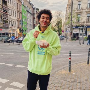 So lernt YouTube-Star Dillan, mit seinem Tourette umzugehen