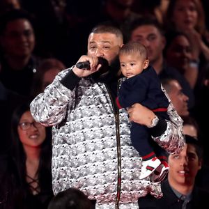 Baby im Blitzlicht: DJ Khaled & Söhnchen auf rotem Teppich!