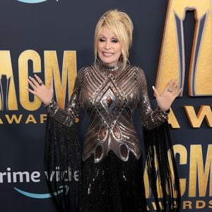 Dolly Parton verzaubert an den Festtagen als "Weihnachtsoma"